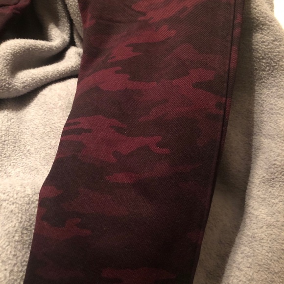 Spanx-Look at Me Now Camo leggings wine/black XL - Picture 7 of 7